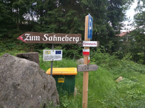Wegweiser zum Café Sahneberg