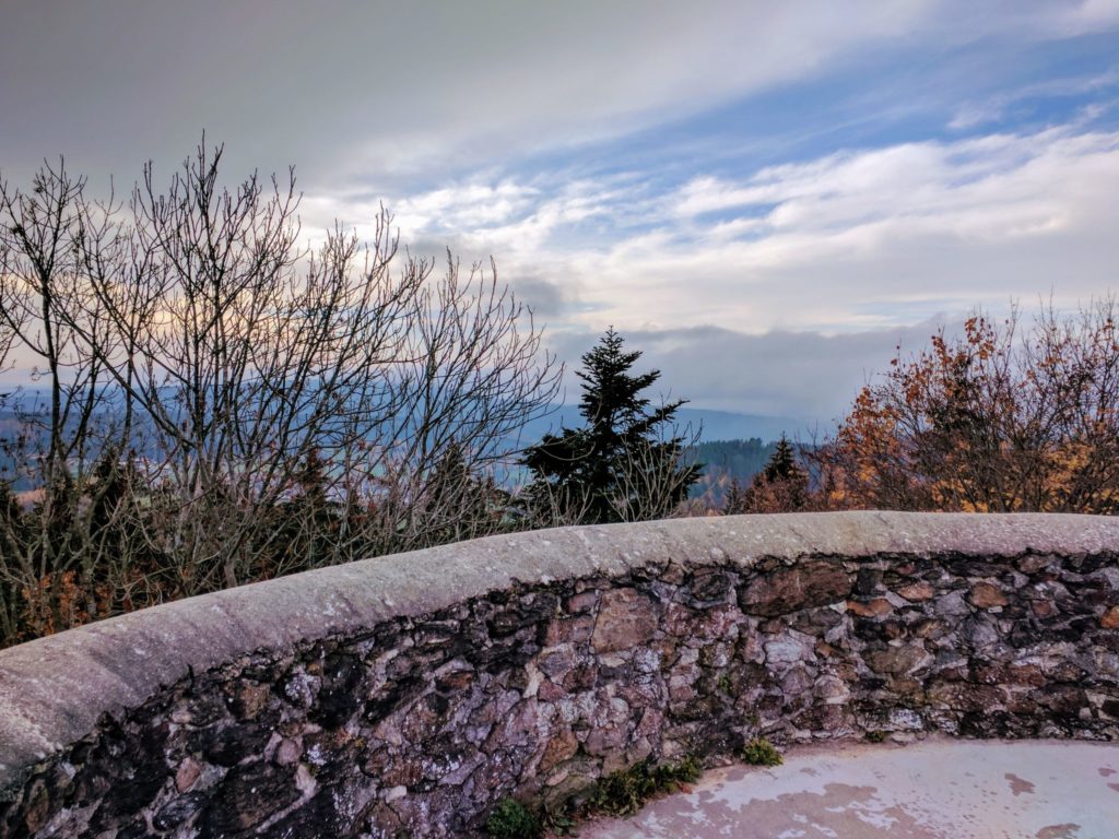 Blick vom Bergfried der Burgruine Lichteneck